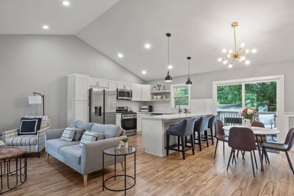 Interior - Fieldview Retreat, Sleeps 7! (Angier)