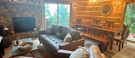 Smart-TV, peis og bøker