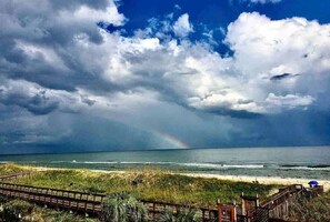 Beach nearby - Sea La Vie on the Boardwalk & Ocean (Carolina Beach)