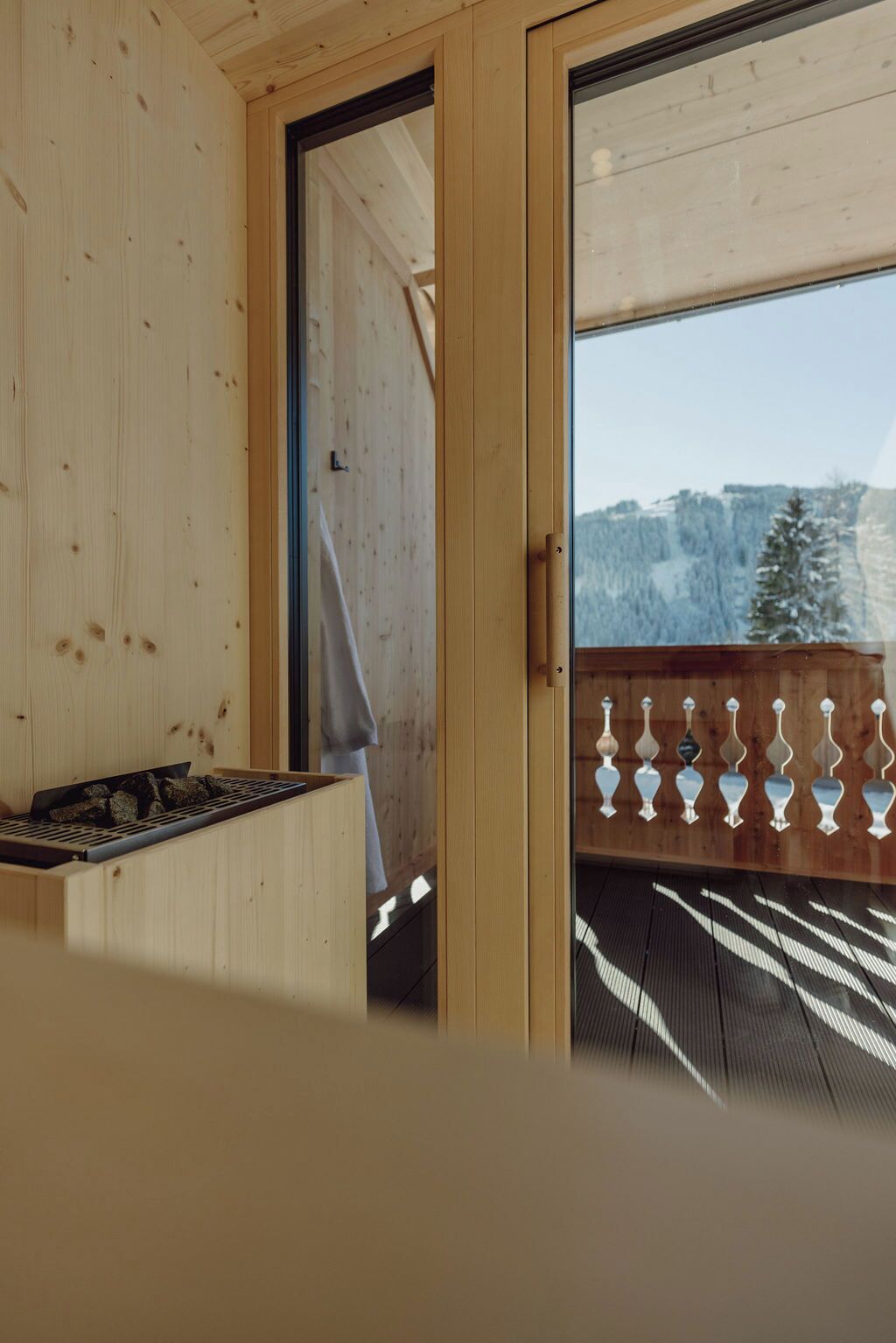 Sauna, hot tub, steam room