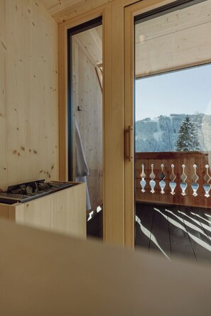 Un sauna, una bañera de hidromasaje, baño turco