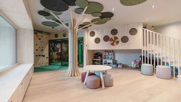 Kawasan main kanak-kanak – tertutup