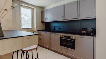 Premium Apartment, 2 Bedrooms | Private kitchen | Fridge, microwave, oven, stovetop