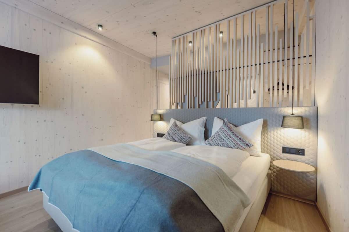 Premium Apartment, 2 Bedrooms | 1 bedroom, hypo-allergenic bedding, in-room safe, blackout drapes