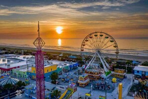 Point of interest - Santorini Dreaming @ CB Oceanfront 2 Bdrm w/ Pool (Carolina Beach)