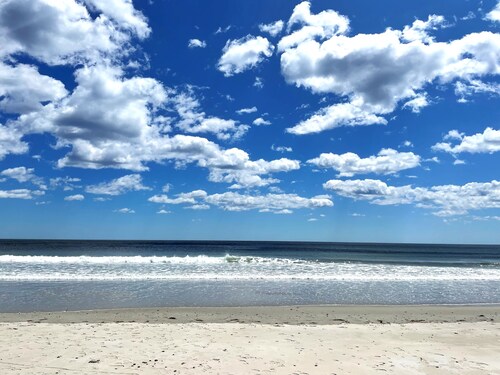Updated and charming Vacationland home less than a mile to Wells beaches!