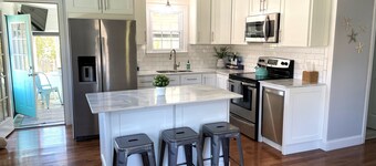 Updated and charming Vacationland home less than a mile to Wells beaches!