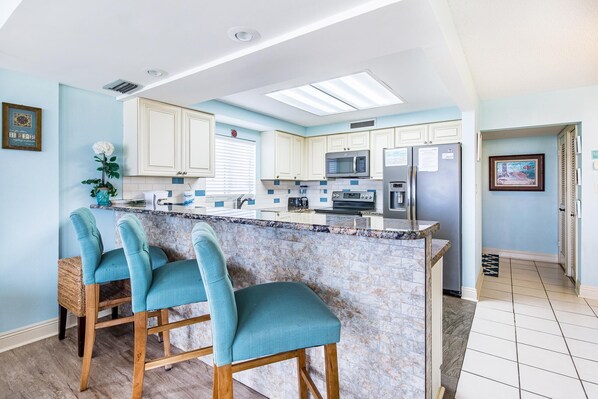 Condo, Multiple Beds (Shoreline Towers 3061) | Private kitchen | Oven, toaster
