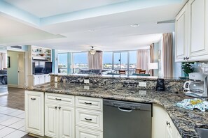 Condo, Multiple Beds (Shoreline Towers 3061) | Interior