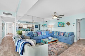 公寓客房, 多張床 (Shoreline Towers 3026) | 起居區 | 電視