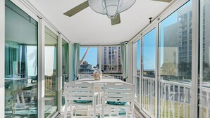 Leilighet, flere senger (Shoreline Towers 3026) | Utendørsservering
