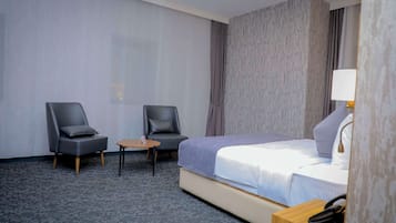 Executive Room, 1 Queen Bed, Non Smoking (Larger Room) | In-room safe, iron/ironing board, WiFi (free)