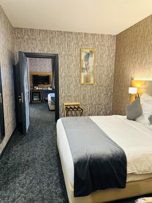 Familien-Suite, 2 Queen-Betten, Nichtraucher | Zimmersafe, Bügeleisen/Bügelbrett, kostenloses WLAN