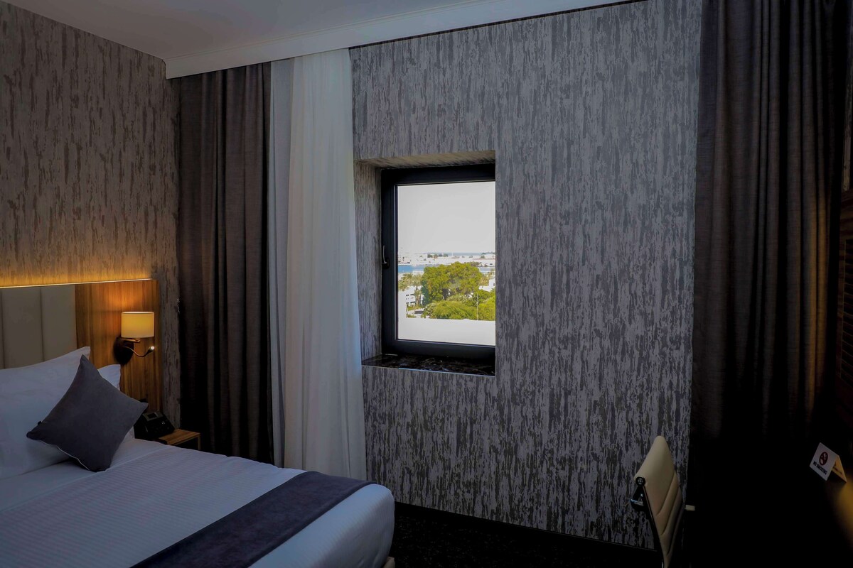 In-room safe, iron/ironing board, WiFi (free)
