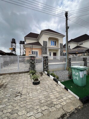 บริเวณภายนอก