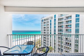 Apartment, Mehrere Betten (Shoreline Towers 1085) | Speisen im Freien