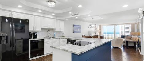 콘도, 침대(여러 개) (Shoreline Towers 1035) | 전용 주방 | 오븐, 토스터