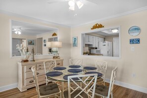 Dining - Shoreline Towers 1024 (Destin)