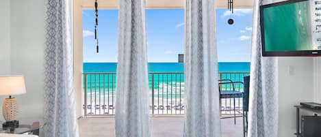 คอนโด, หลายเตียง (Sea Dunes 603) | บริเวณนั่งเล่น | ทีวี