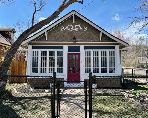 Charming & Cozy Craftsman: AC/Heat + Pets Free!