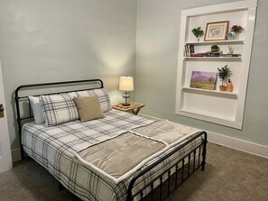2 bedrooms, desk, iron/ironing board, free WiFi