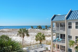 Lägenhet - 1 queensize-säng (Poolside Villas #302- Harry's Beach H) | Terrass/Patio