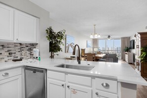콘도, 침대(여러 개) (Pelican Beach Terrace 805) | 전용 주방 | 오븐, 토스터