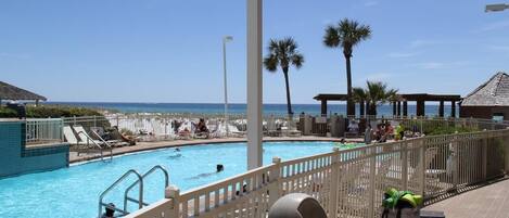 Lejlighed - flere senge (Pelican Beach Resort 801) | Pool | Indendørs pool, udendørs pool