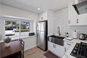 Standard Townhome | Private kitchen | Full-size fridge, microwave, oven, stovetop