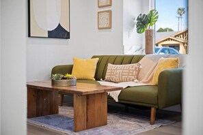Standard Townhome | In-room dining