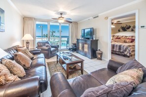 公寓客房, 多張床 (Pelican Beach Resort 213) | 2 間臥室、無線上網