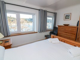 2 bedrooms, individually decorated, individually furnished, free WiFi
