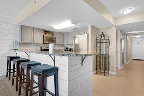 Condo, Plusieurs lits (Islander Beach Resort 6012) | Cuisine privée | Un four, grille-pain