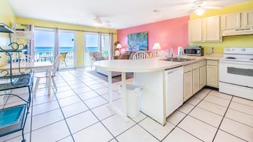 Condo, 1 Queen Bed with Sofa bed (Island Sands 206) | Private kitchen | Oven, toaster