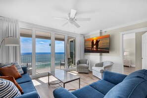 Condo, Plusieurs lits (Island Princess 710) | Aire de séjour | Téléviseur