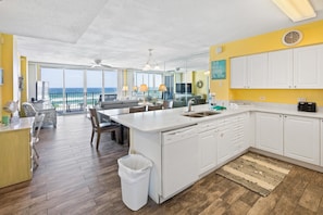 Private kitchen | Oven, toaster