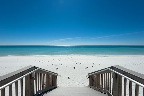 Holiday Surf and Racquet Club 707