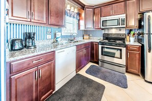 Condo, 1 Queen Bed with Sofa bed (Hermitage By The Bay 305) | Private kitchen | Oven, toaster