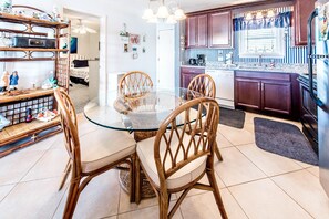 Condo, 1 Queen Bed with Sofa bed (Hermitage By The Bay 305) | Dining