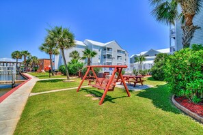 Condo, 1 Queen Bed with Sofa bed (Hermitage By The Bay 305) | Outdoor dining