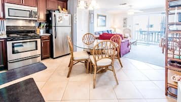 Condo, 1 Queen Bed with Sofa bed (Hermitage By The Bay 305) | Interior