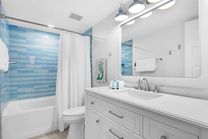 Condo, Multiple Beds (Emerald Isle 208) | Bathroom | Free toiletries, towels, soap, toilet paper - Emerald Isle 208 (Fort Walton Beach)