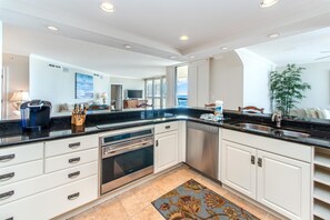 Private kitchen - East Pass 605 (Destin)