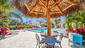 Pool - Salt Water Suites - Bright & Cheerful Private Apartment w/ Pool View -  Sunny Days Suite (North Redington Beach)