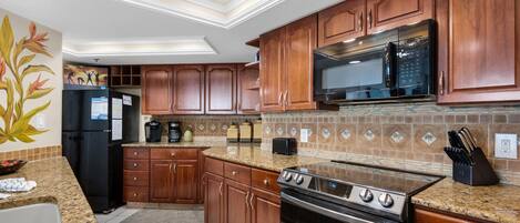 Apartment, Multiple Beds (East Pass 308) | Private kitchen | Oven, toaster