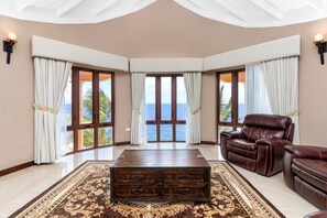 55-inch Smart TV with cable channels - Breathaking Luxury Cliffside Villa (Tower Isle)