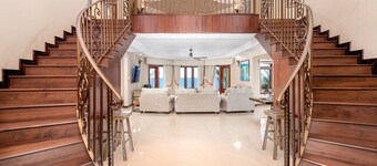 Breathaking Luxury Cliffside Villa 