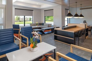 Lobby - Hyatt House Auburn Hills / Detroit (Lake Orion)