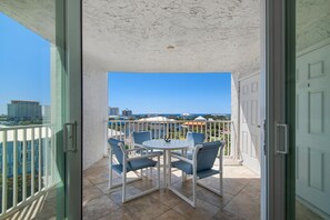 Apartment, Mehrere Betten (Dolphin Point #602A) | Speisen im Freien