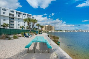 Apartamento, varias camas (Dolphin Point #602A) | Jardines del alojamiento